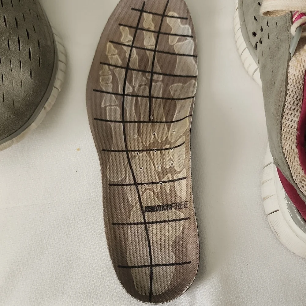 Nike Women's Gray and Pink Sneakers - Picture 7 of 12